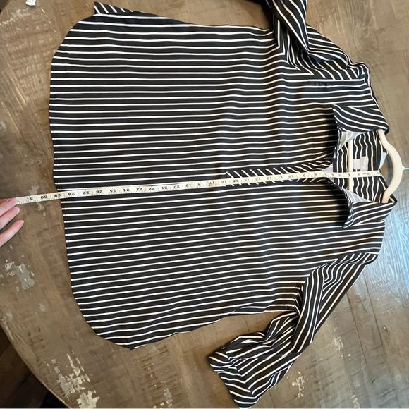 Chico’s partial button down no iron shirt with cute button detail on the back - Picture 4 of 5